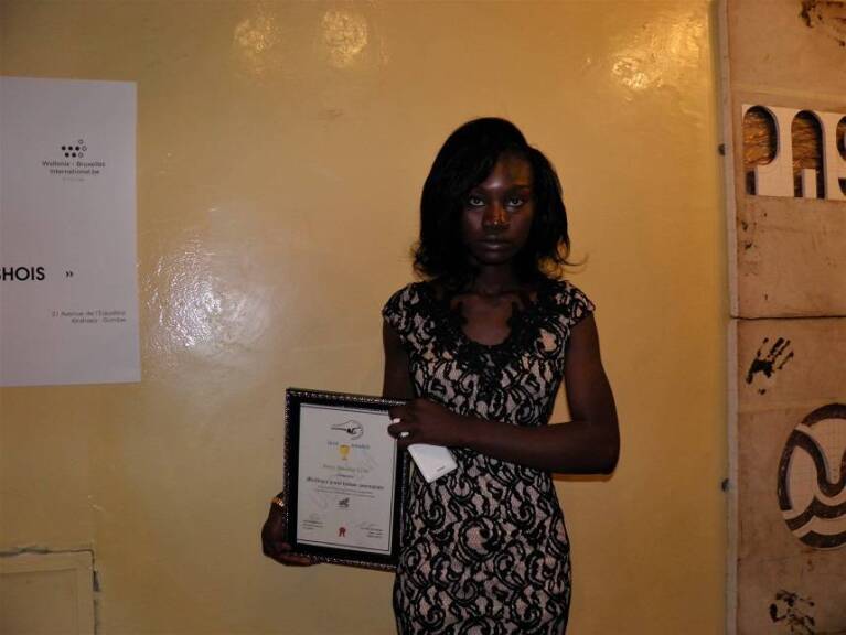 UCOFEM :  Anny Annitha Kon reçoit le Prix « Meilleure jeune femme journaliste »