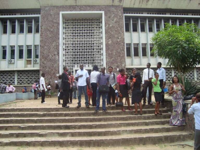 Hausse du prix de transport : la manifestation des étudiants dispersée, Steve Mbikayi rassure