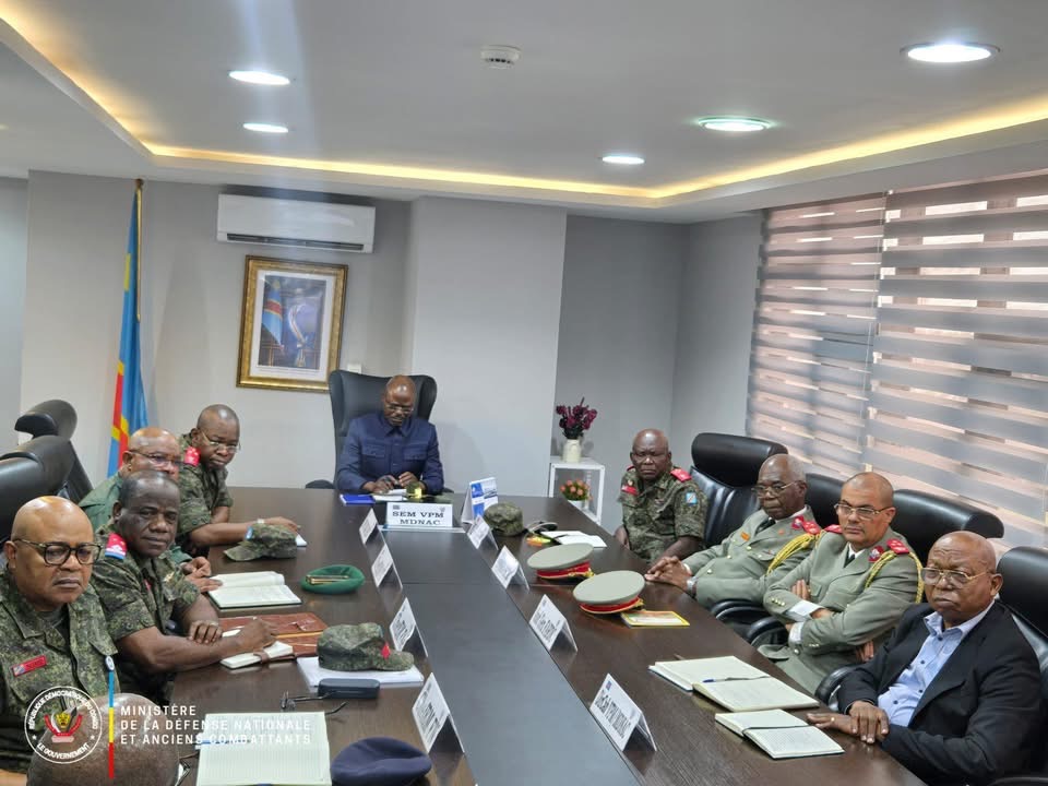 ‎RDC : Guy Kabombo exhorte l’armée à rester mobilisée contre les menaces des ennemis du pays